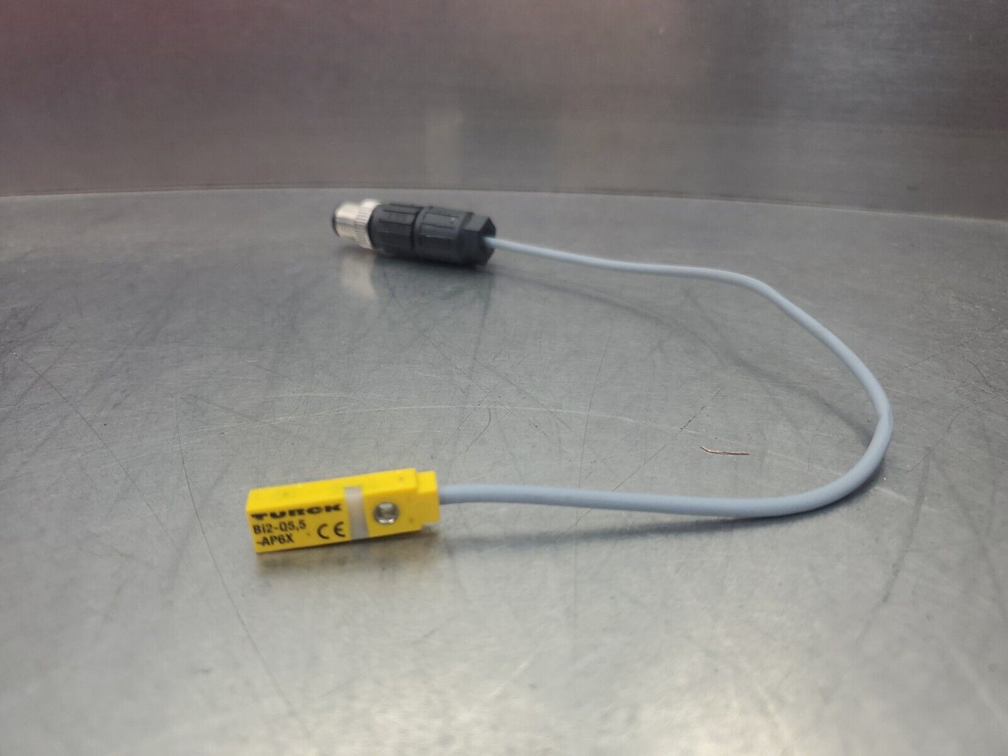 Turck Bi2-Q5,5-AP6X Inductive Proximity Sensor.                          5E-35/2