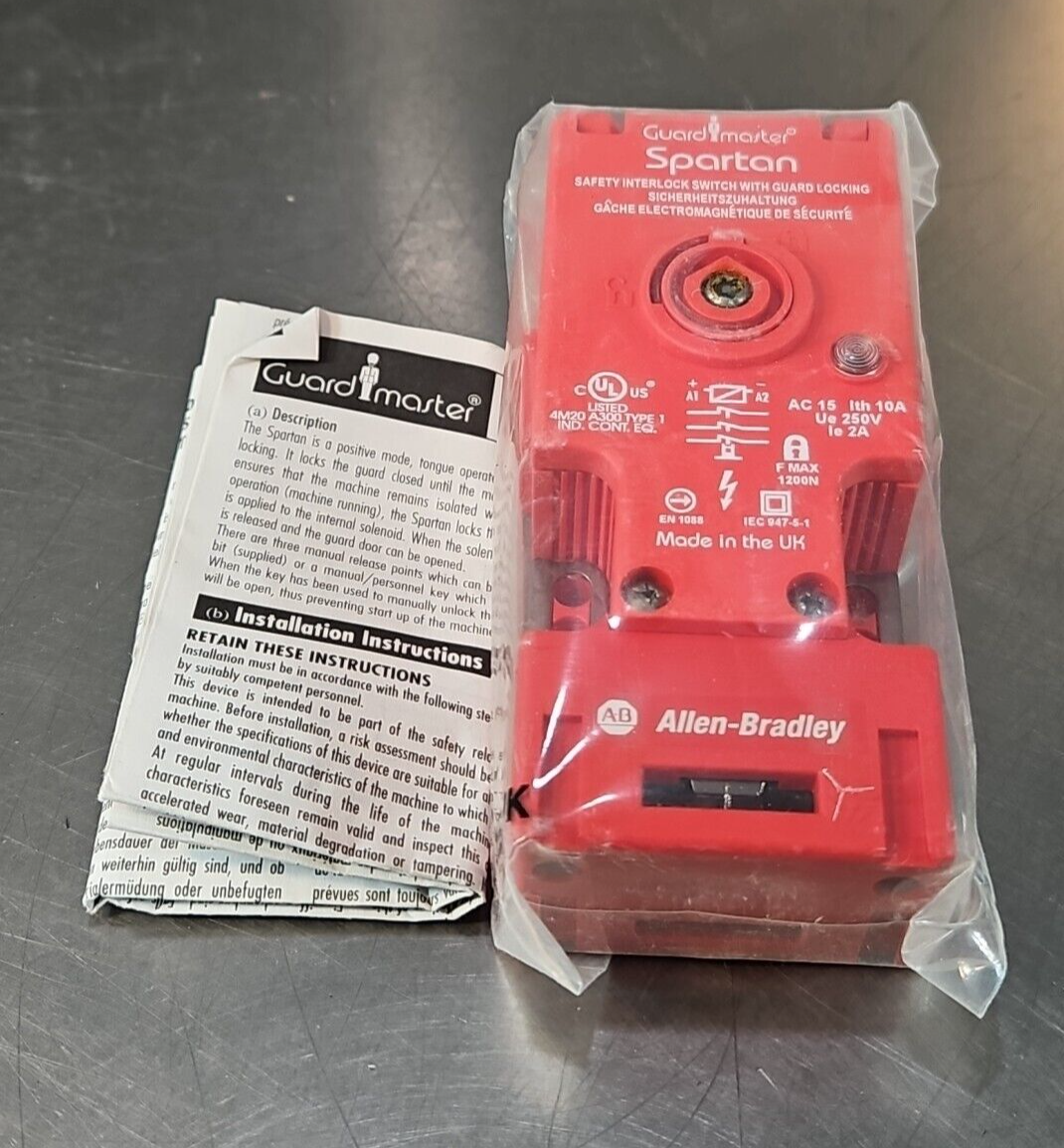 Allen Bradley 440G-S36047 Guard Master Safety Interlock                   locD21