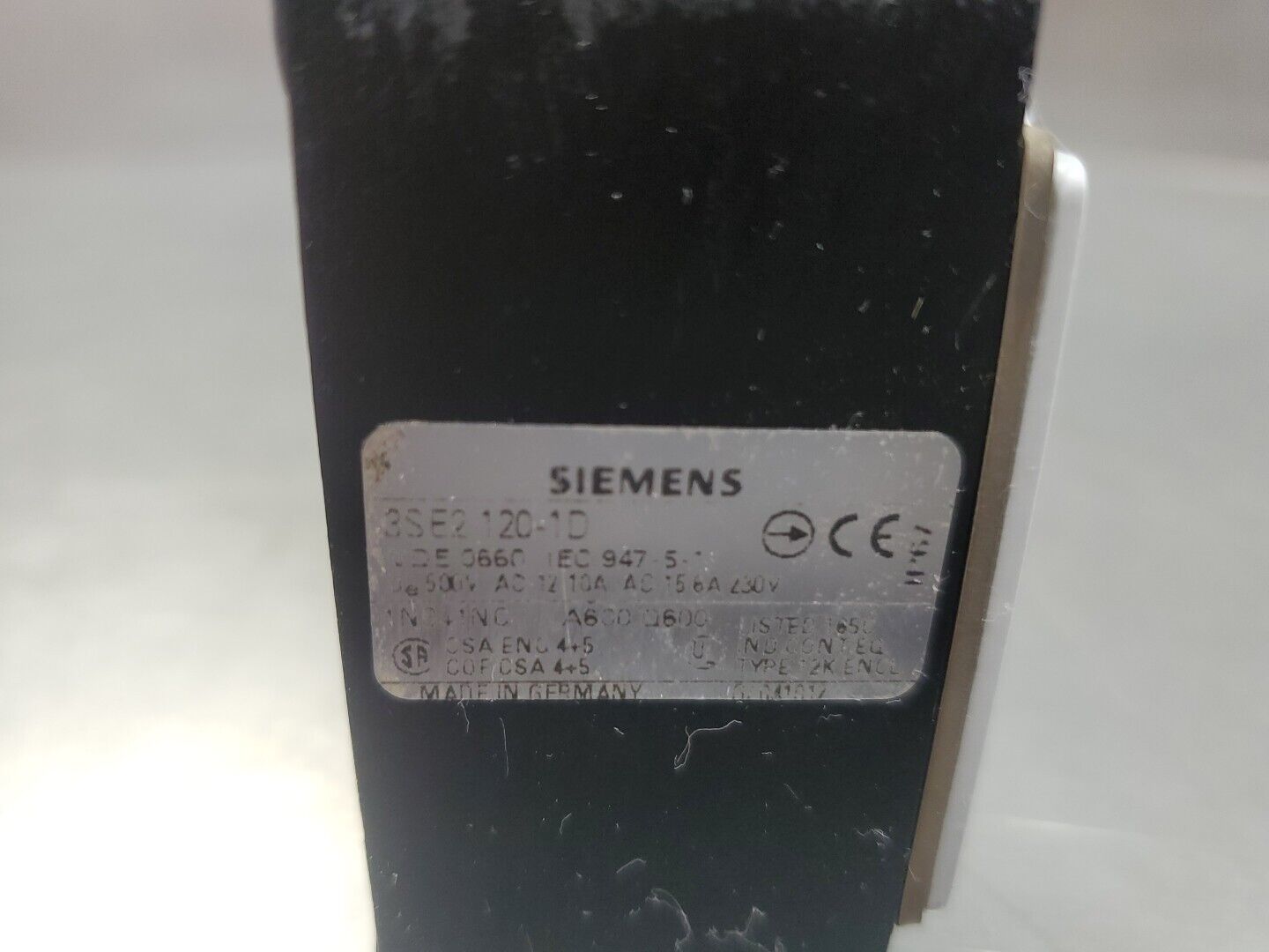 SIEMENS 3SE2 120-1D PLUNGER LIMIT SWITCH, 500VAC 10A.                      5E-34