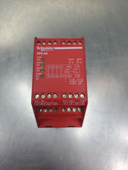 Schneider Electric XPSAK311144 Relay, 24V AC/DC.                           3E-33