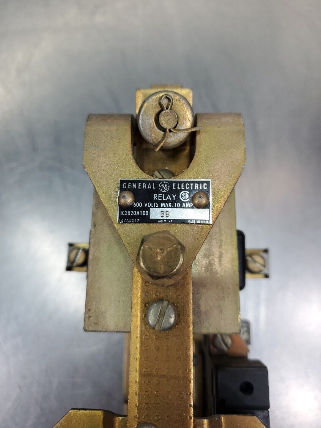 GENERAL ELECTRIC IC2820A100BB Relay, 600V 10A (Enclosed Coil)              4B-10