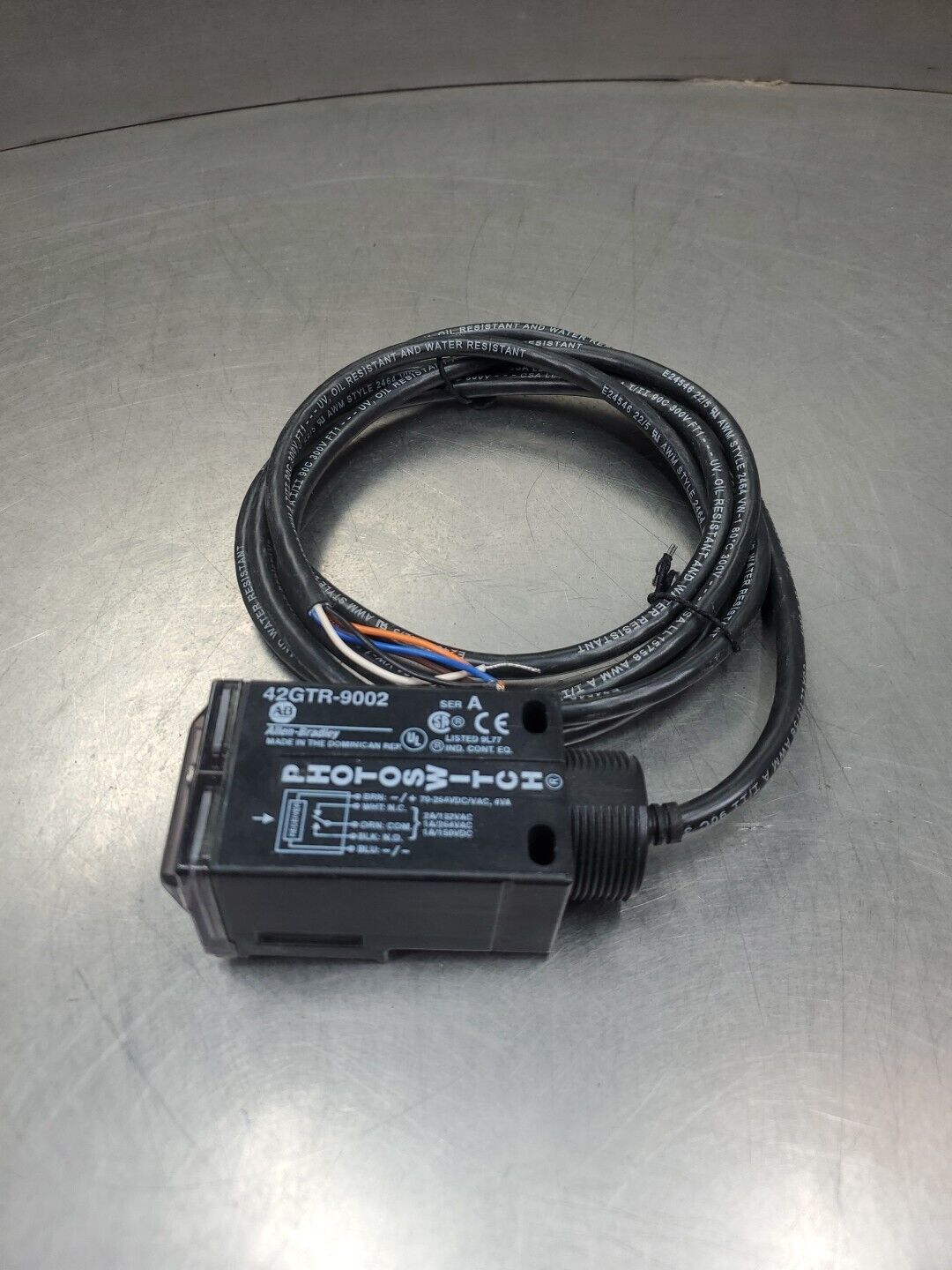 ALLEN BRADLEY 42GTR-9002 Ser A Photoelectric Sensor.                       5E-33