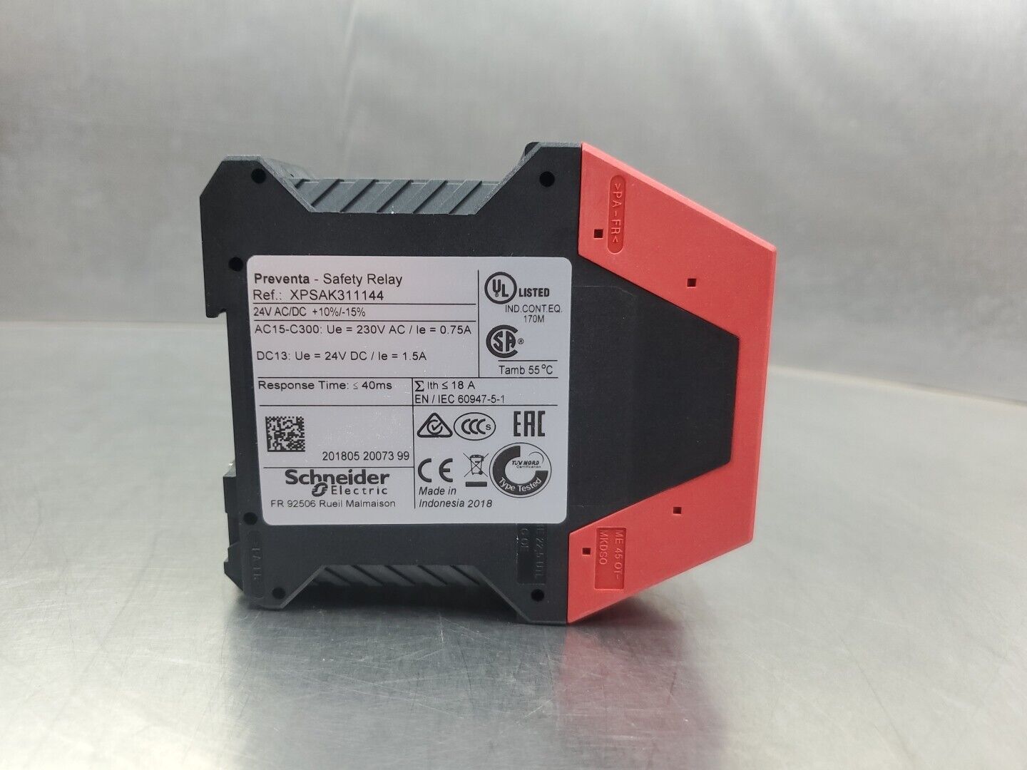 Schneider Electric XPSAK311144 Relay, 24V AC/DC.                           3E-33