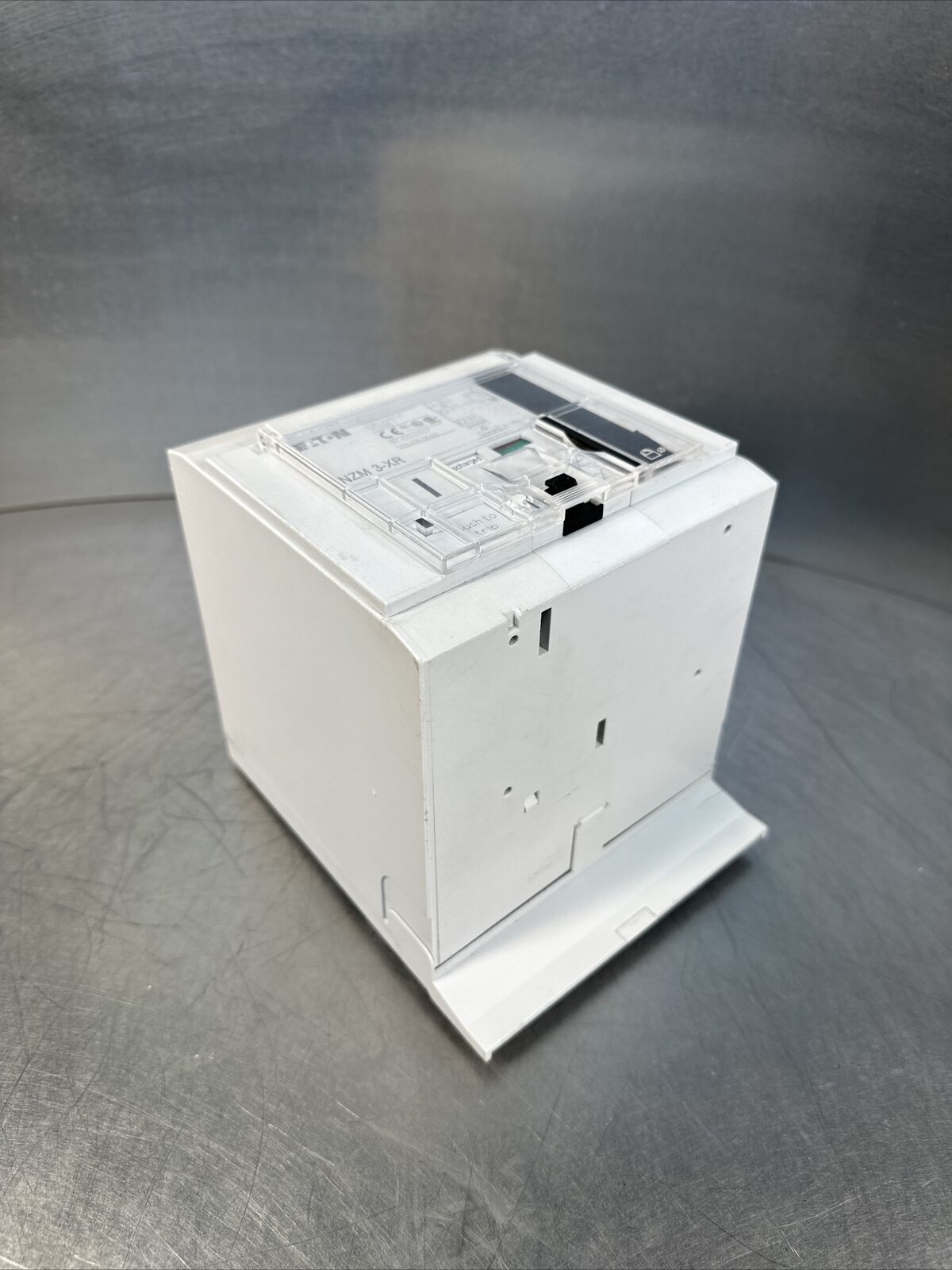 Eaton NZM3-XR (208-240VAC 350VA).    (BIN-2.2.1)