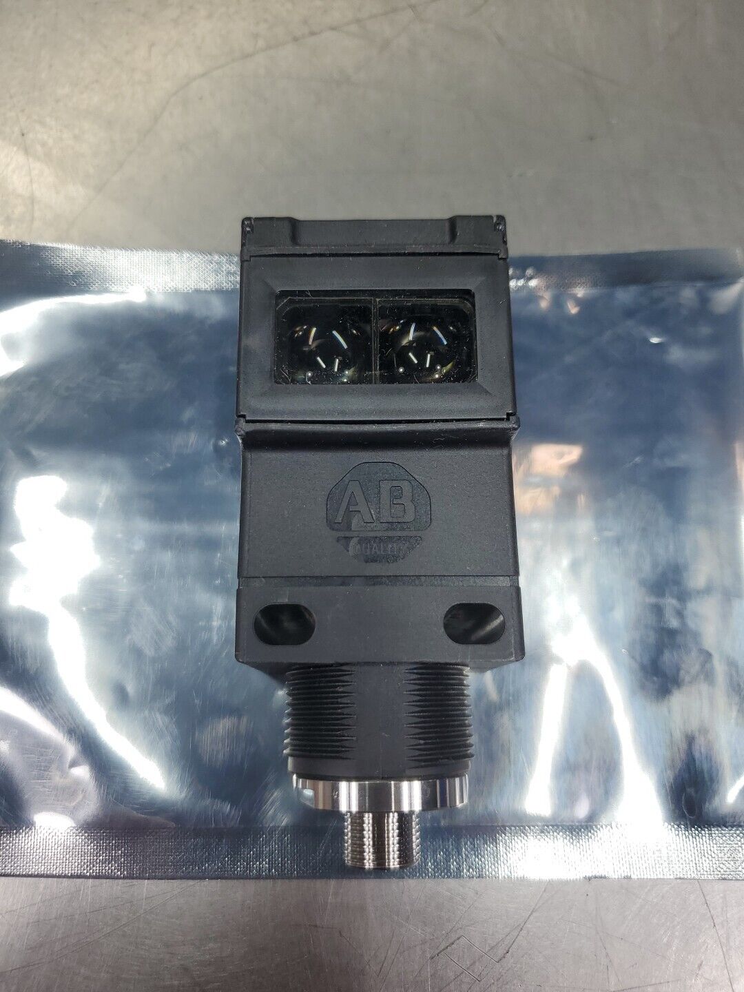 Allen Bradley 42GRU-9200-QD Ser B Photoswitch Photoelectric Sensor.        5E-35