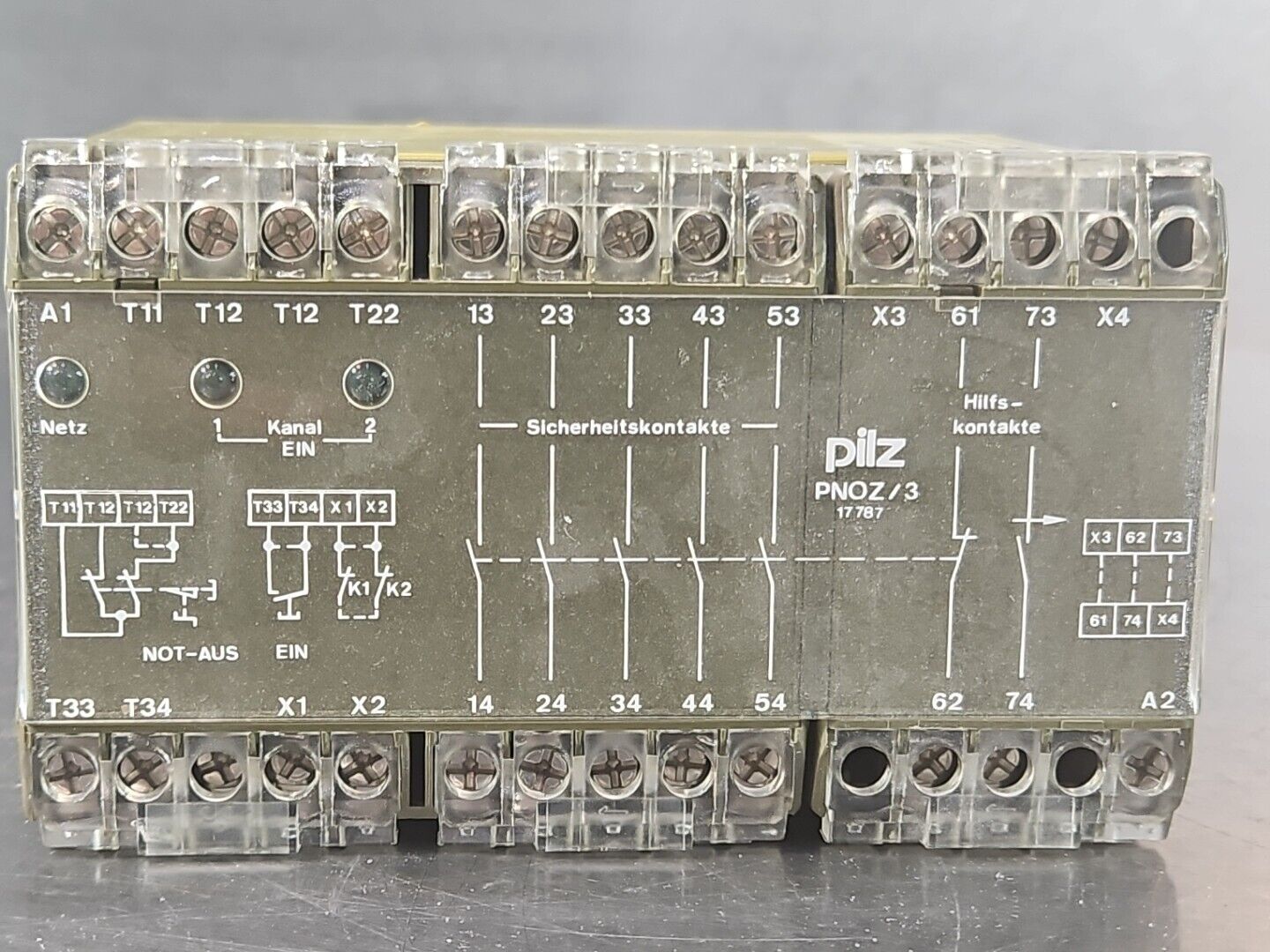 Pilz PNOZ/3 Safety Relay 24VDC                                          loc3D37