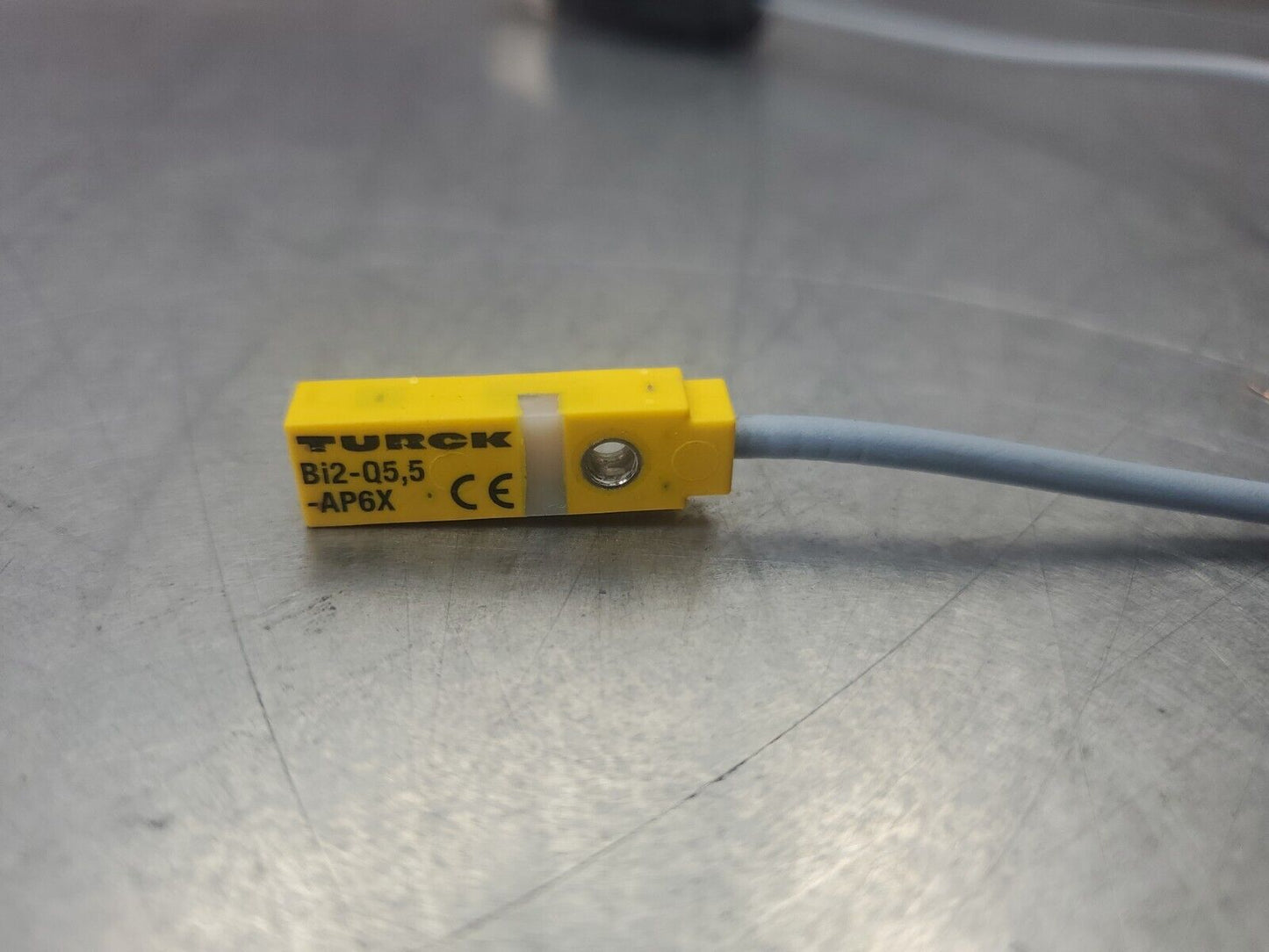 Turck Bi2-Q5,5-AP6X Inductive Proximity Sensor.                          5E-35/2