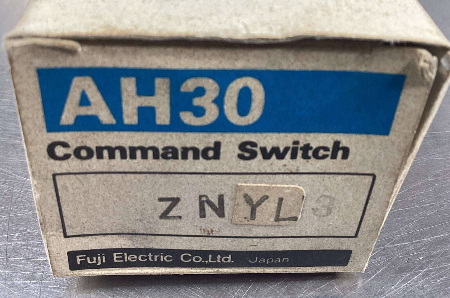 FUJI ELECTRIC  AH30-ZNYL3  Command Switch Yellow        4B-35