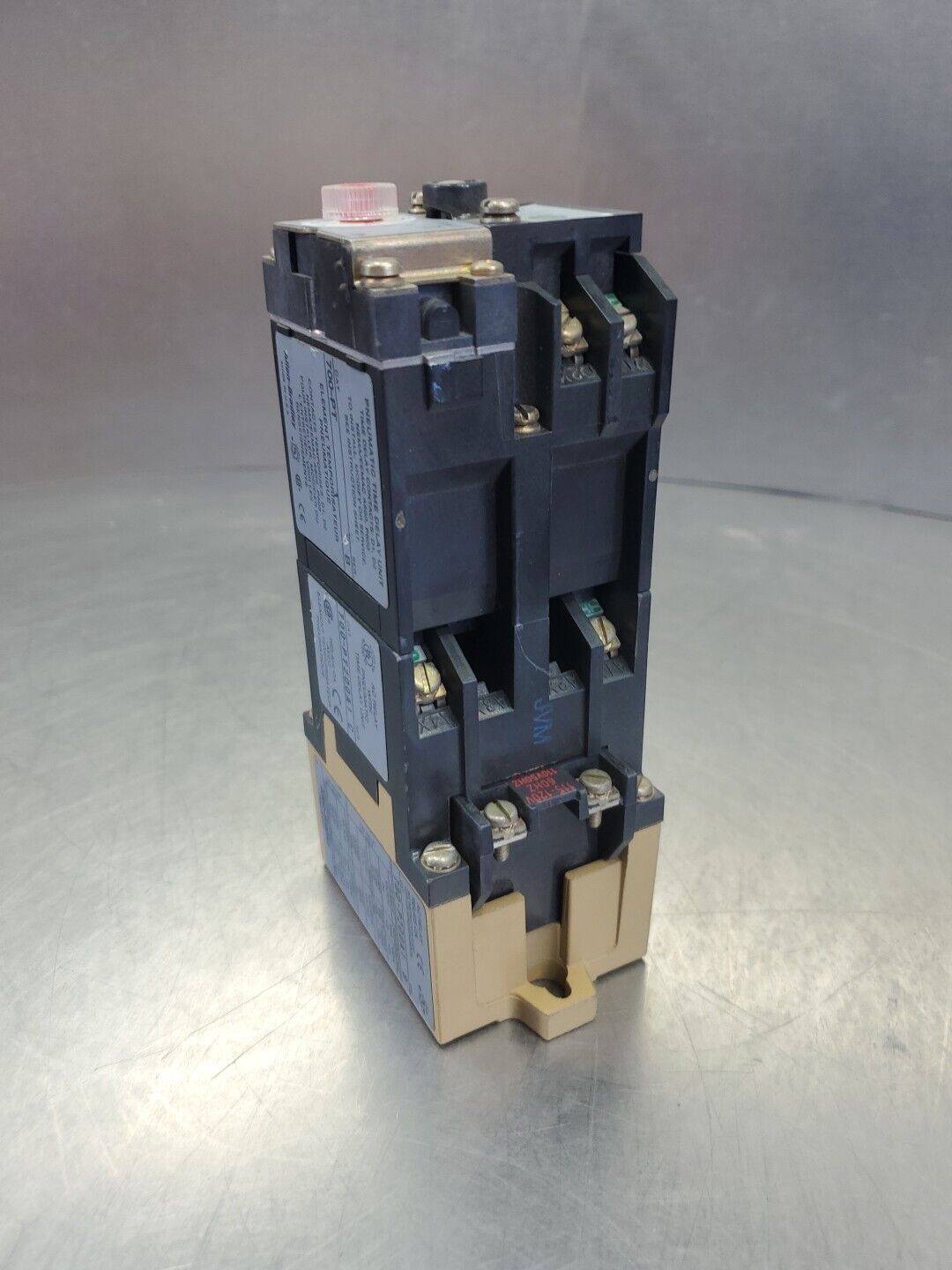 ALLEN BRADLEY 700-PT200A1/C CONTROL RELAY PNEUMATIC TIMER.                 4D-34