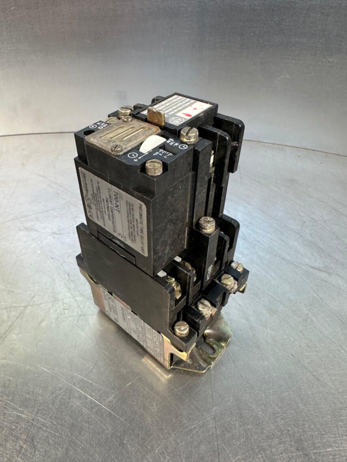 Allen Bradley 700-NT Ser C w/ 700-N400A1 Ser.C Pneumatic Time Delay(4c-39)