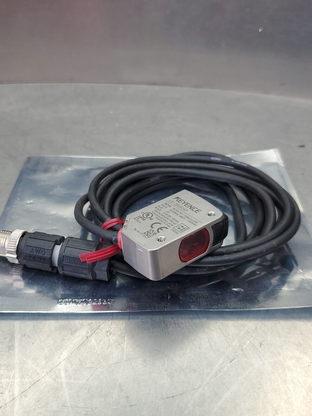 Keyence LR-ZB250AP 10-30VDC Laser Sensor.                                5E-35/2