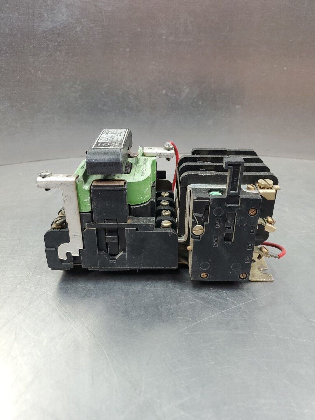 General Electric CR206C0 NEMA 1 Motor Starter Relay, 600V 27A.             4D-12