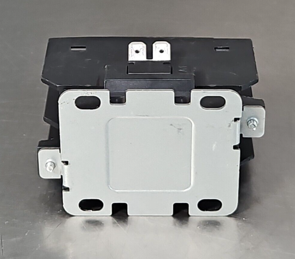 Eaton Cutler Hammer C25BNB240B Contactor         (BIN3.4.4)