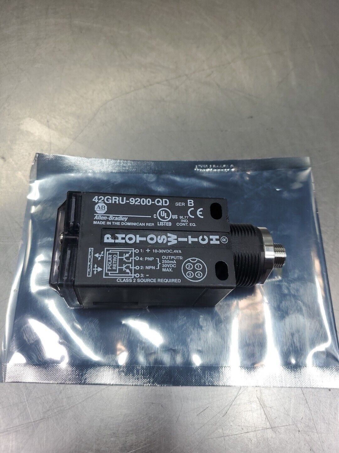 Allen Bradley 42GRU-9200-QD Ser B Photoswitch Photoelectric Sensor.        5E-35