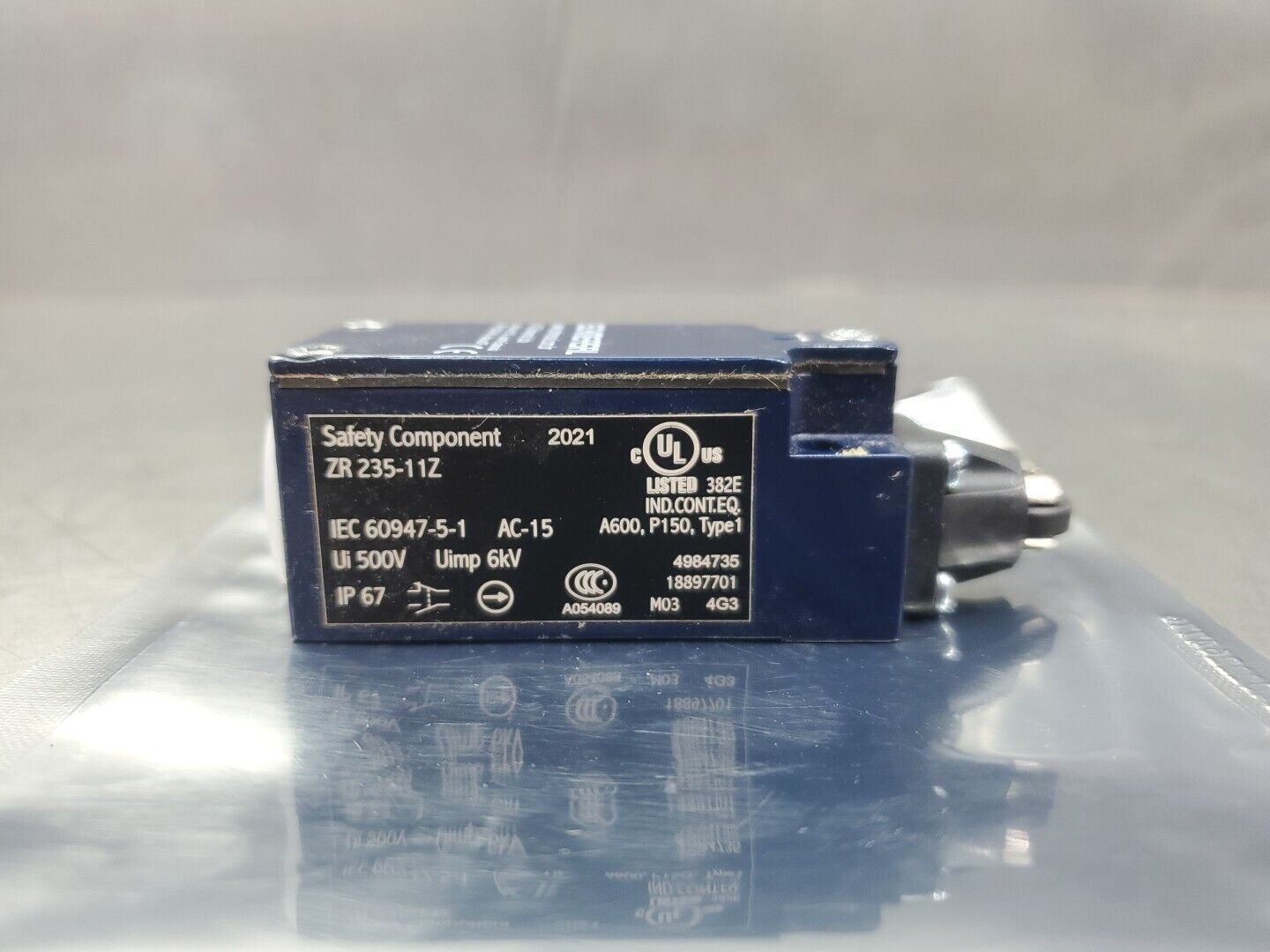 Schmersal ZR235-11Z Limit Switch.                                         5E-7/1