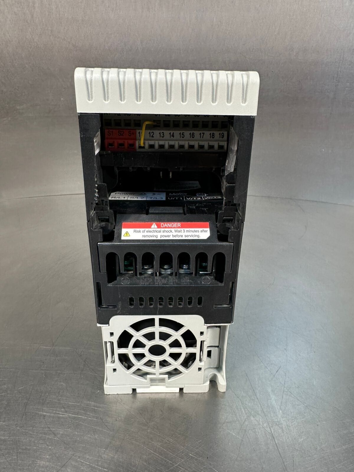 Allen Bradley  25B-D4P0N114 PowerFlex 525 1.5KW 2.0HP AC DRIVE  (1B-22)