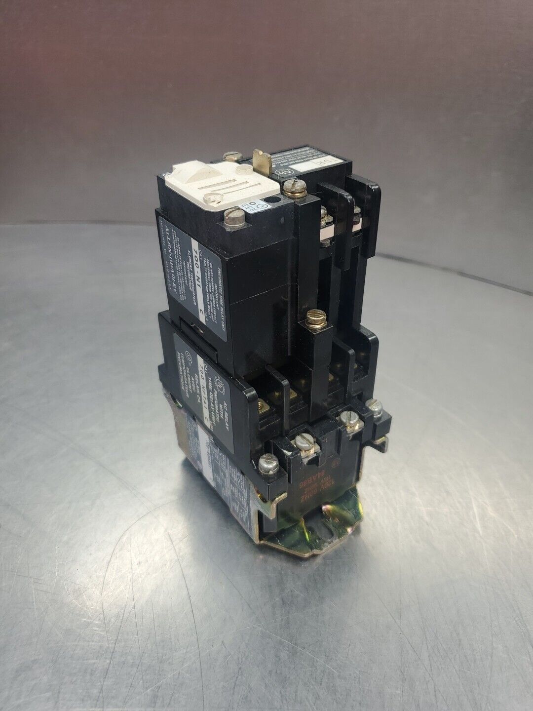 Allen-Bradley 700-NPTA1 AC Relay w/700-NT/C Pneumatic Time Delay Unit.     4D-42