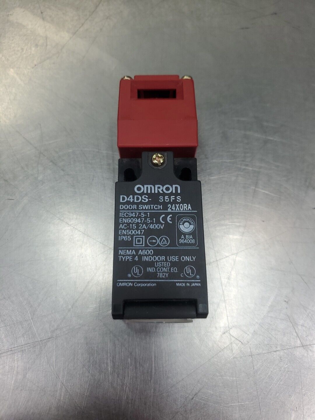 OMRON D4DS-35FS Safety Door Switch.                                         5E-7