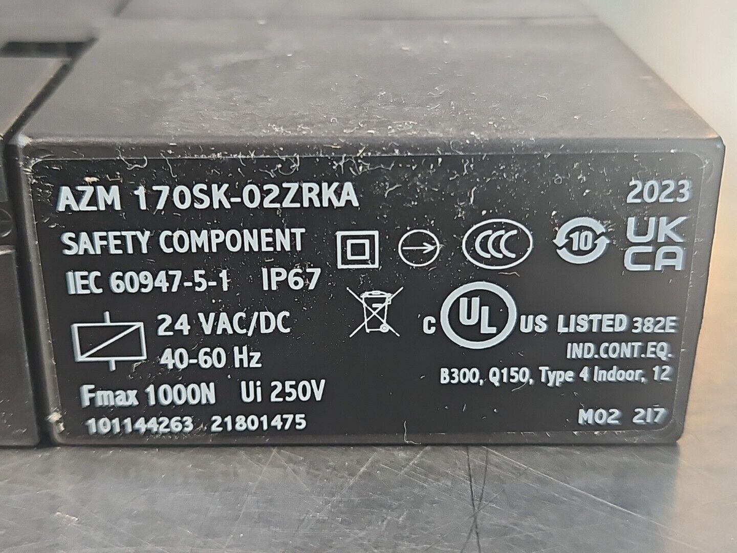 Schmersal AZM170SK-02ZRKA Power Interlock Switch 24V AC/DC                Loc4D4