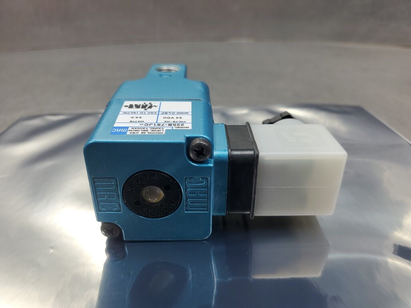 MAC 225B-781JC Solenoid Valve w/24V AC/DC Connector Module, 150PSI.        6A-12