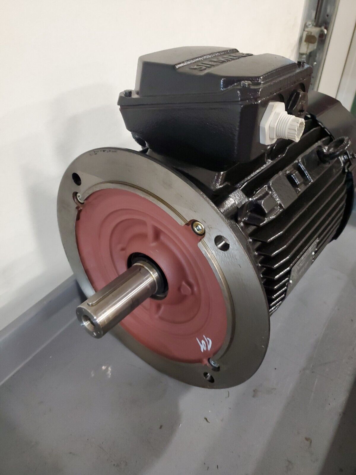 Siemens 1LE15231CA190FB4-Z Servo Electric Motor - 7.5kW, 3555 rpm, 10 HP.     1D