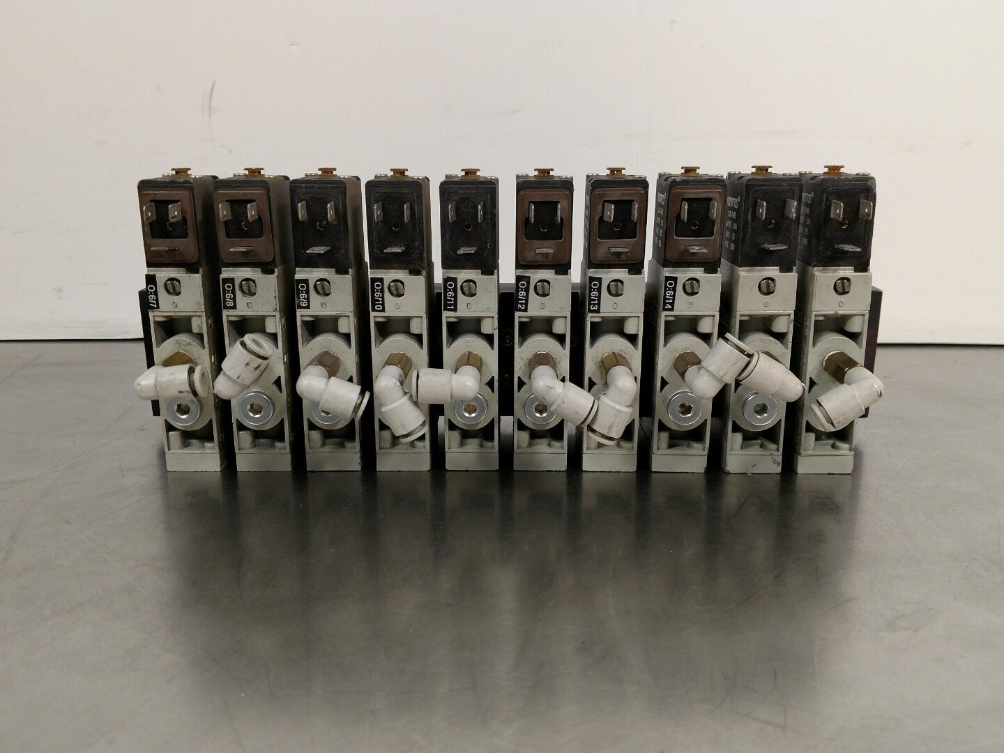 Lot of 10 Numatics L11BA452BG00061 8 Bank Valve Stack w/Solenoid 226-79B 6C