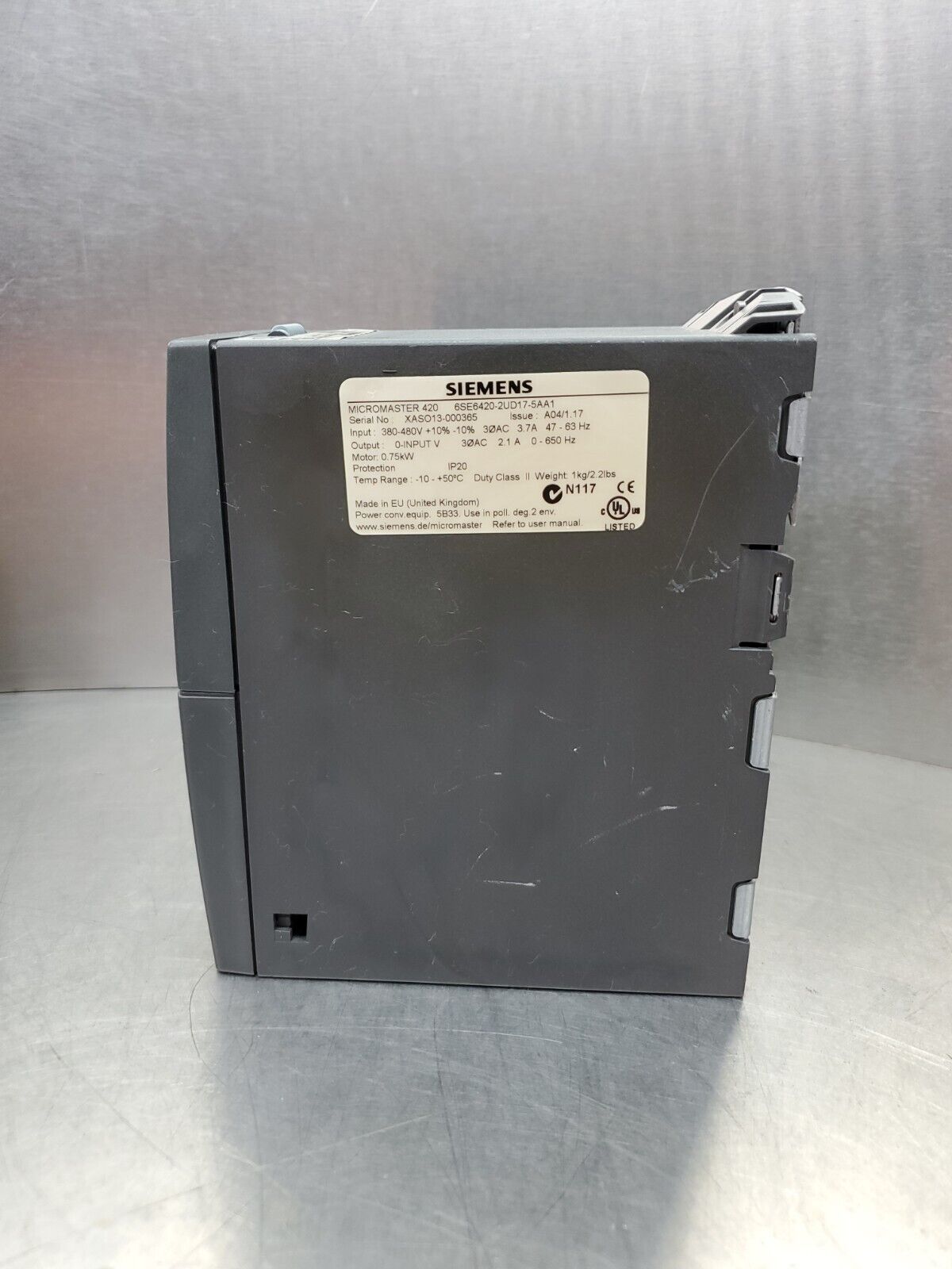 Siemens 6SE6420-2UD17-5AA1 Micromaster 420 Drive w/LCD HMI Panel.       Loc 1E-3