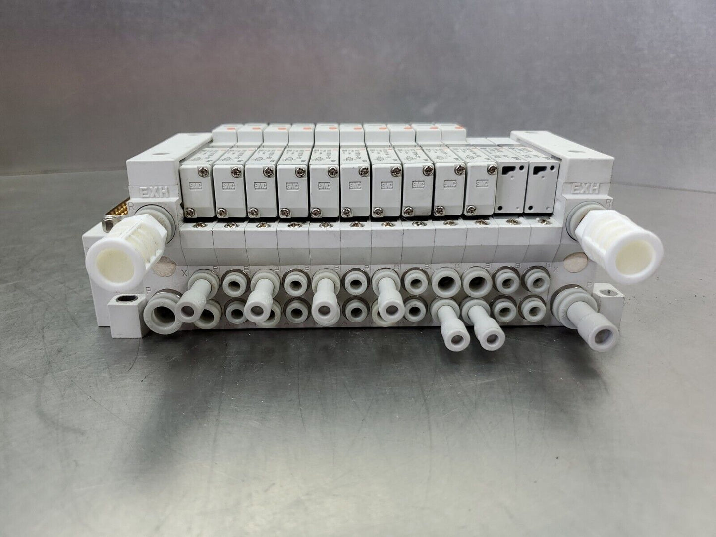 SMC VQ1101N-51/VVQ1000-10A-1  12-Station Pneumatic Manifold.               6D-19