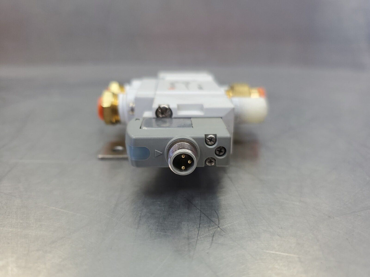 SMC SY7120-5WA0Z-02N Solenoid Valve.                           6D-1