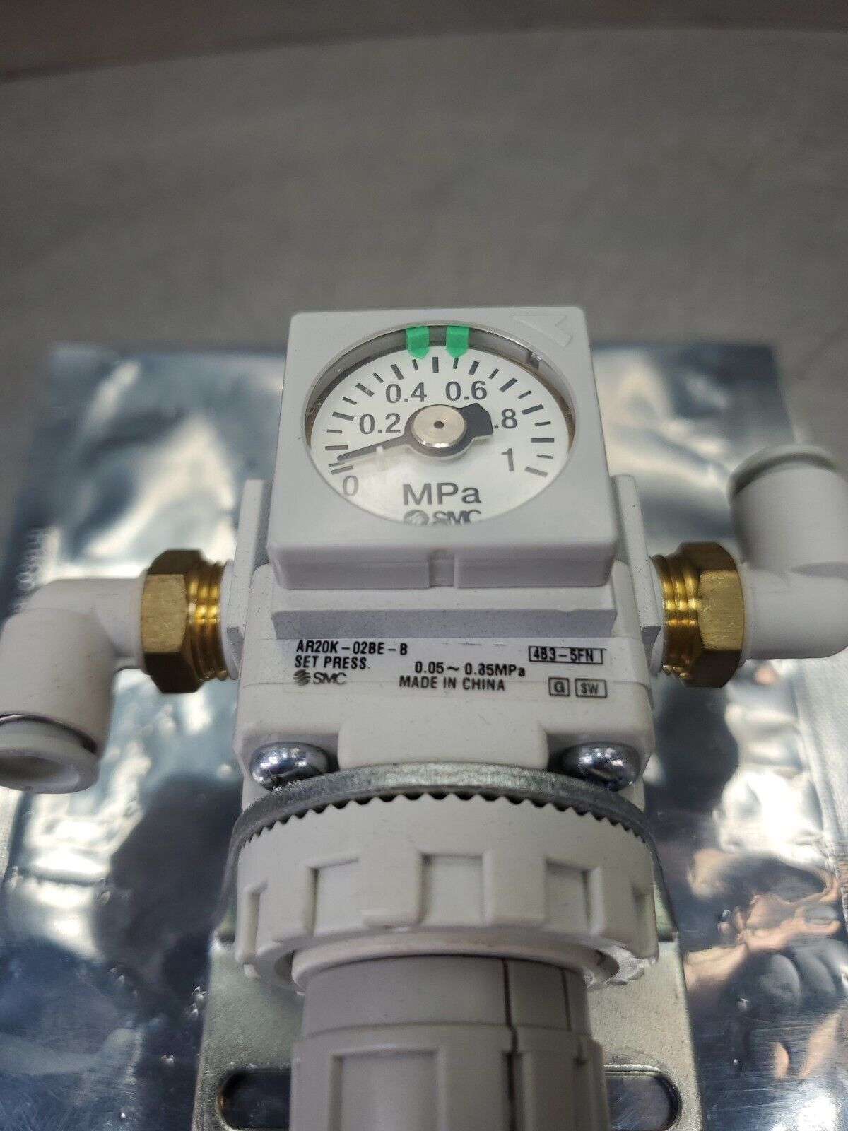 SMC AR20K-02BE-B Air Pressure Regulator.                                    6D-8