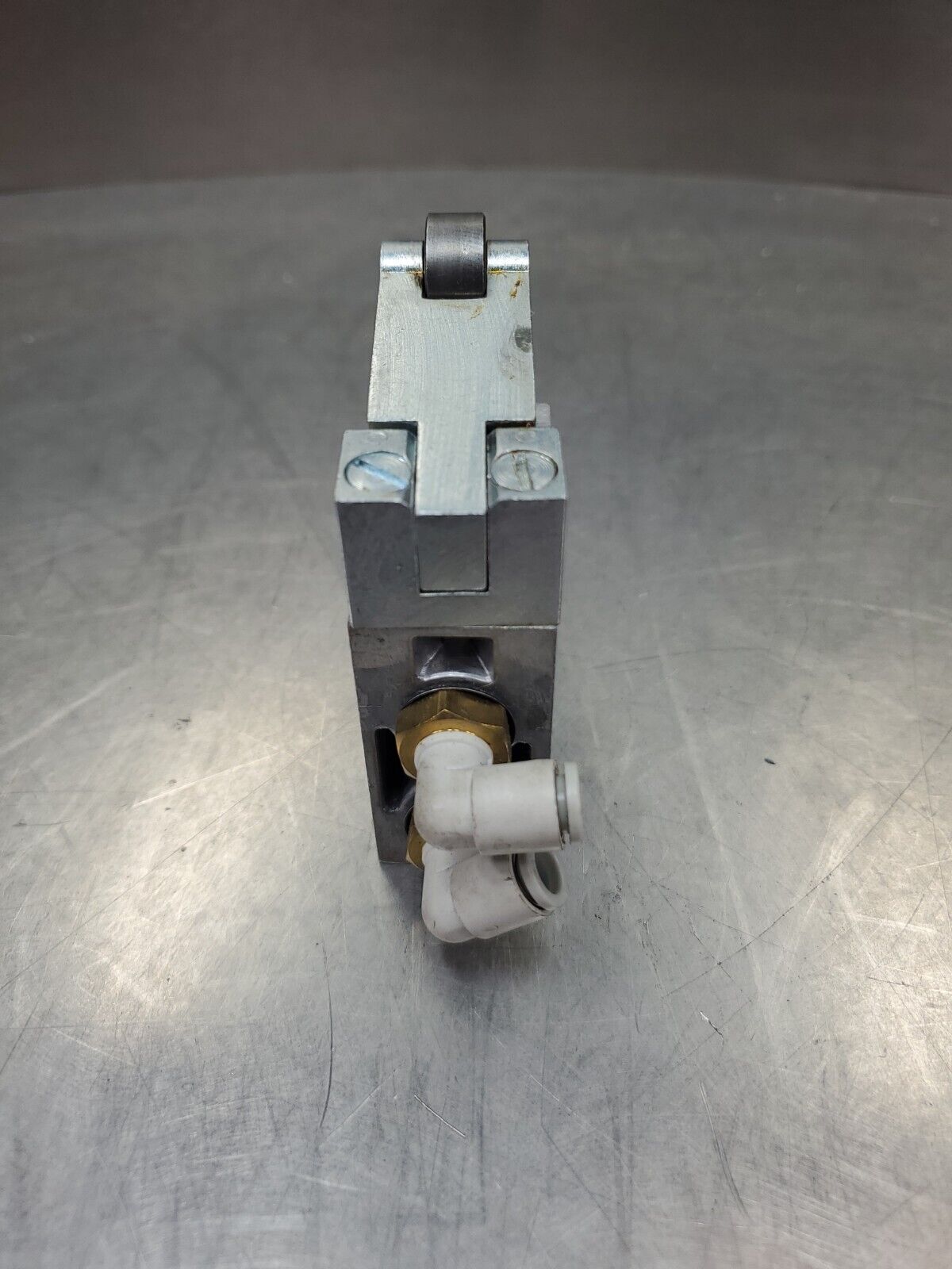 Festo R-3-1/4-B 8985 Roller Lever Valve.                                   6D-10