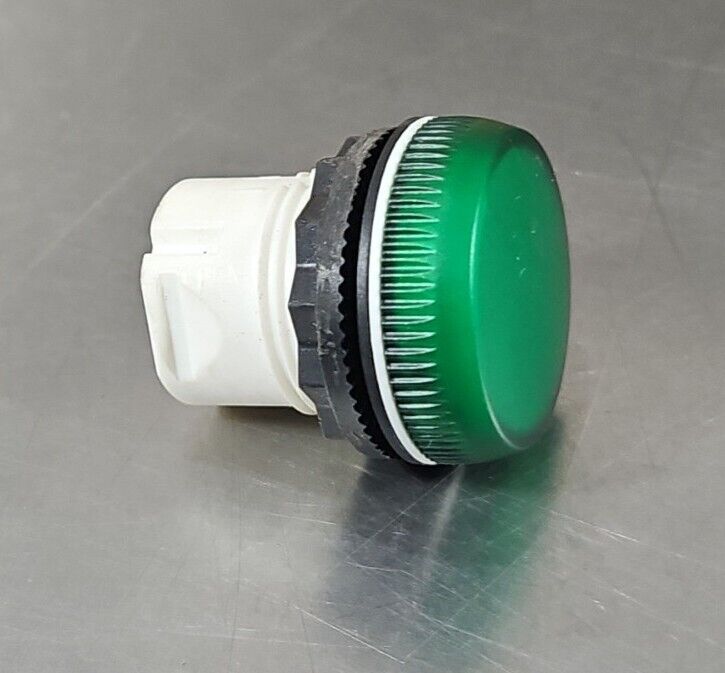 Allen-Bradley 800FP-LF3 Illuminated Plastic Push Button Green Lens.     Loc 4E-7