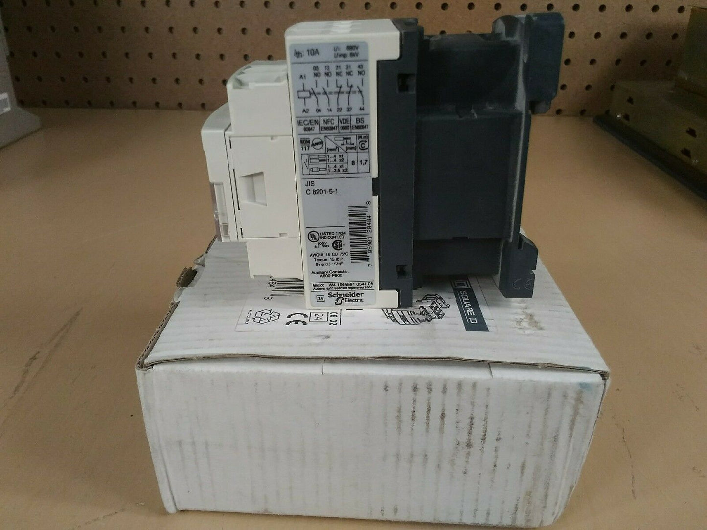 Telemecanique CAD32G7 Control Relay                                         4E-8