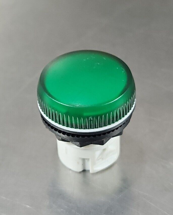 Allen-Bradley 800FP-LF3 Illuminated Plastic Push Button Green Lens.     Loc 4E-7