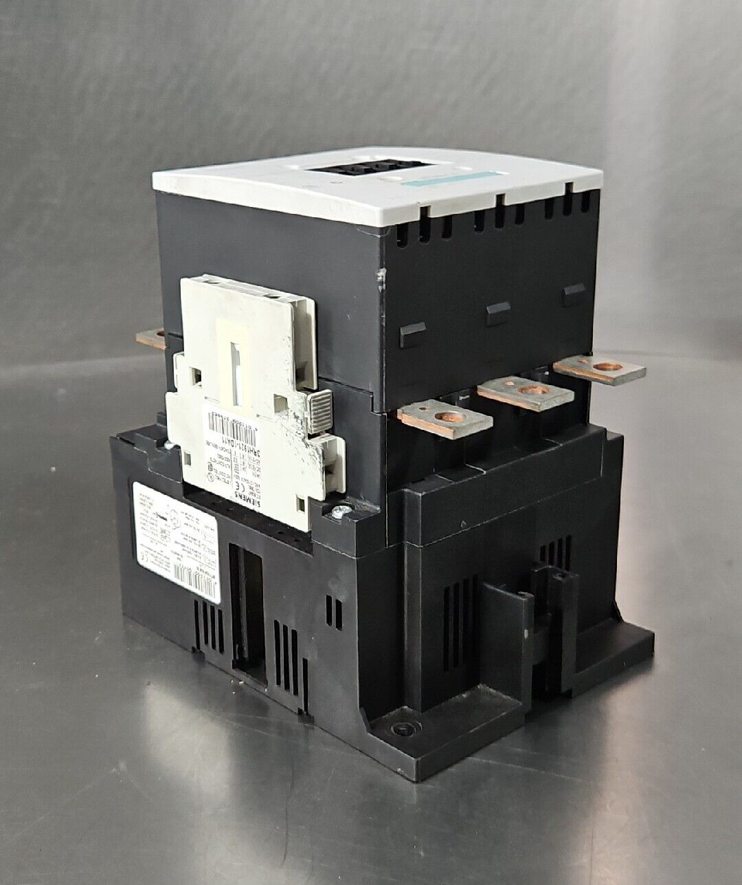 Siemens 3RT1054-6AF36 Non-Reversing Magnetic Contactor.                Loc 4C-30