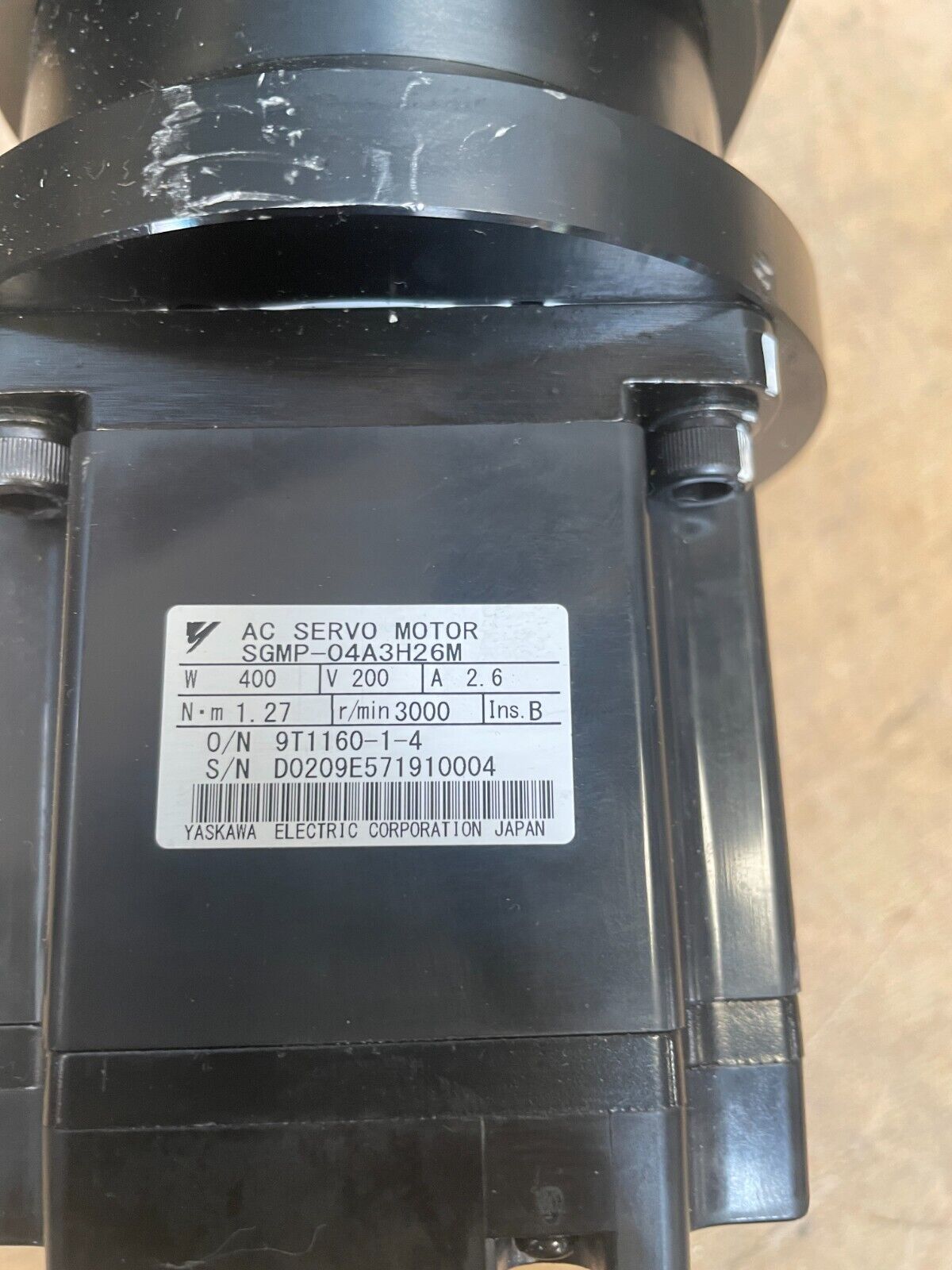 Electric Yaskawa SGMG-13A2AB 1300-Watt AC Servo Motor - Black