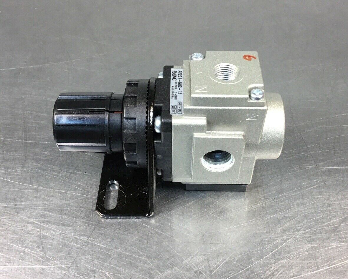 SMC AR20K-N02-1Z Pneumatic Regulator 3-30 PSI     6C