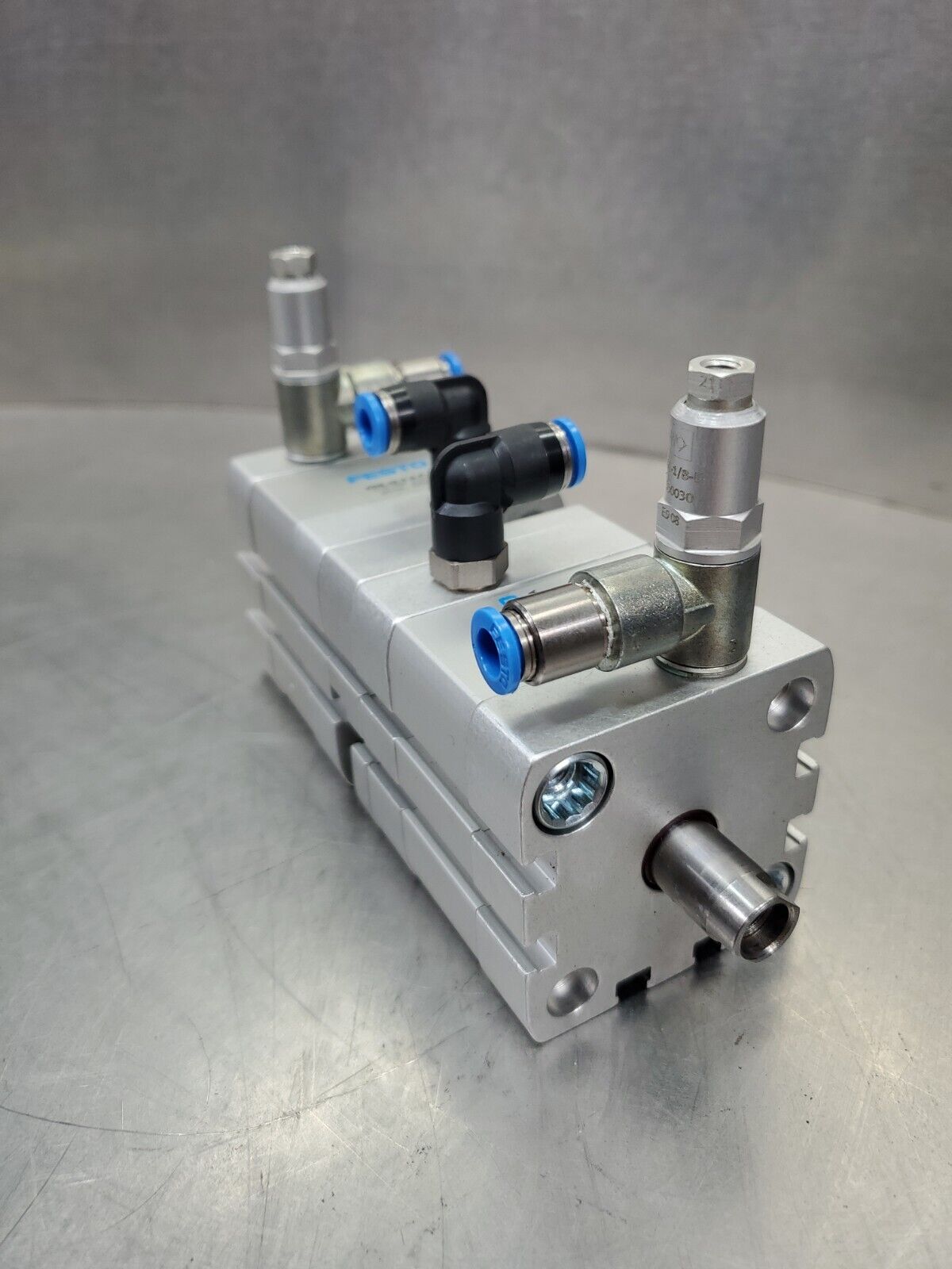 Festo ADN-40-11-I-P-A (536288) 10-Bar Compact Pneumatic Cylinder.           4C-3