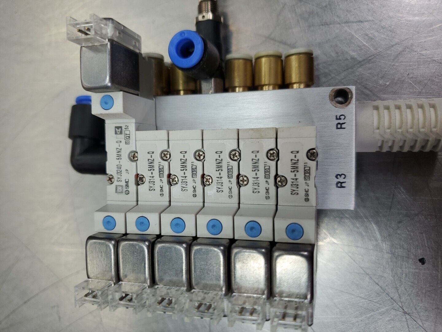 SMC (1)SYJ3240-5MNZ-Q/(5)SYJ314-5MNZ-Q Solenoid Valve Manifold.             6D-2