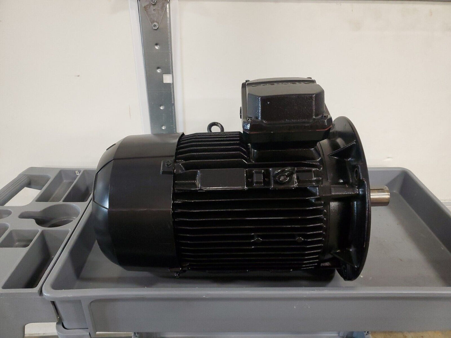 Siemens 1LE15231CA190FB4-Z Servo Electric Motor - 7.5kW, 3555 rpm, 10 HP.     1D