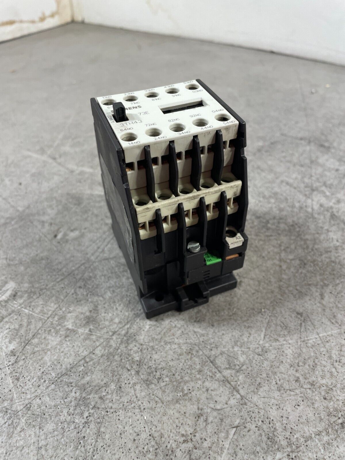 Siemens 3TH4373-0A White & Black AC-1 16A 50/60 HZ Control Contactor Relay @2D