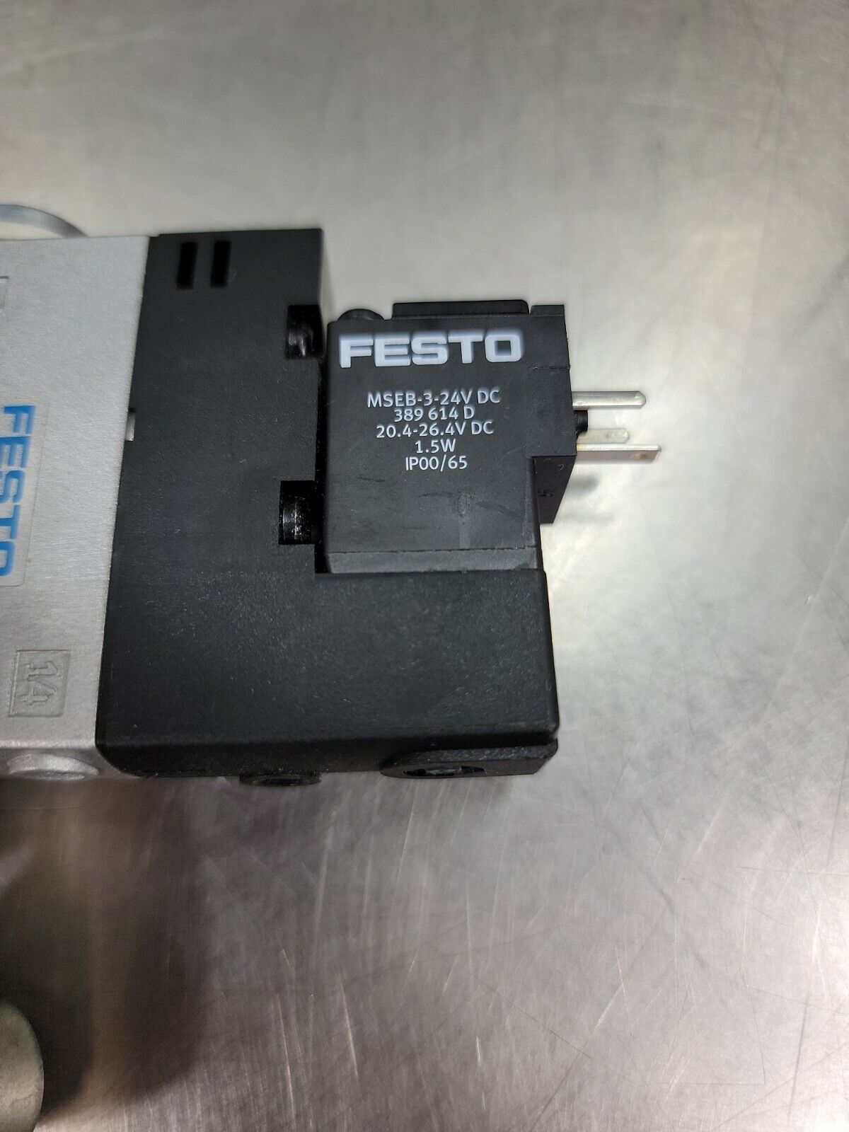 FESTO 170247 CPE18-M1H-5/3G-1/4 Solenoid Valve w/ MSEB-3-24V DC Plugs.      6D-9