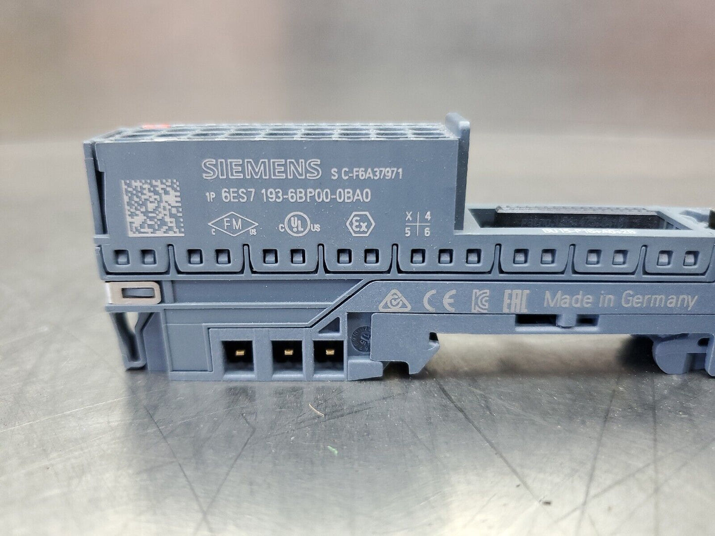 SIEMENS 1P 6ES7 193-6BP00-0BA0 BASEUNIT Module.                            3D-21