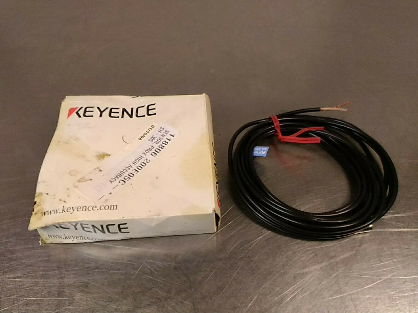 KEYENCE PROXIMITY SENSOR SH-305.    5E