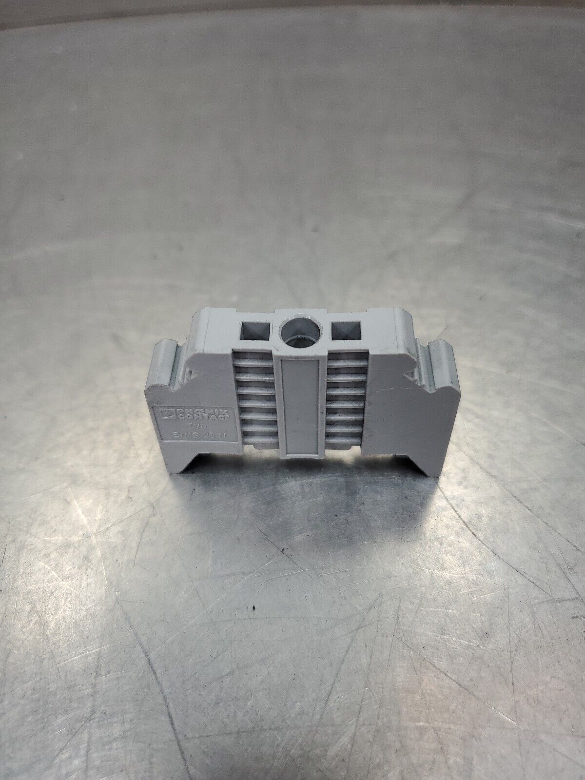 Phoenix Contact TYP E/NS 35N Terminal Block End.                            4D-8