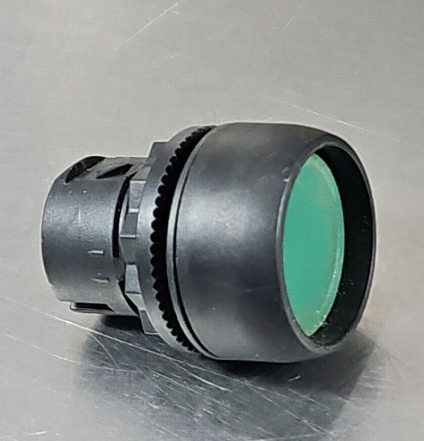 Allen-Bradley 800FP-LF3 Illuminated Plastic Push Button Green Lens.     Loc 4E-3