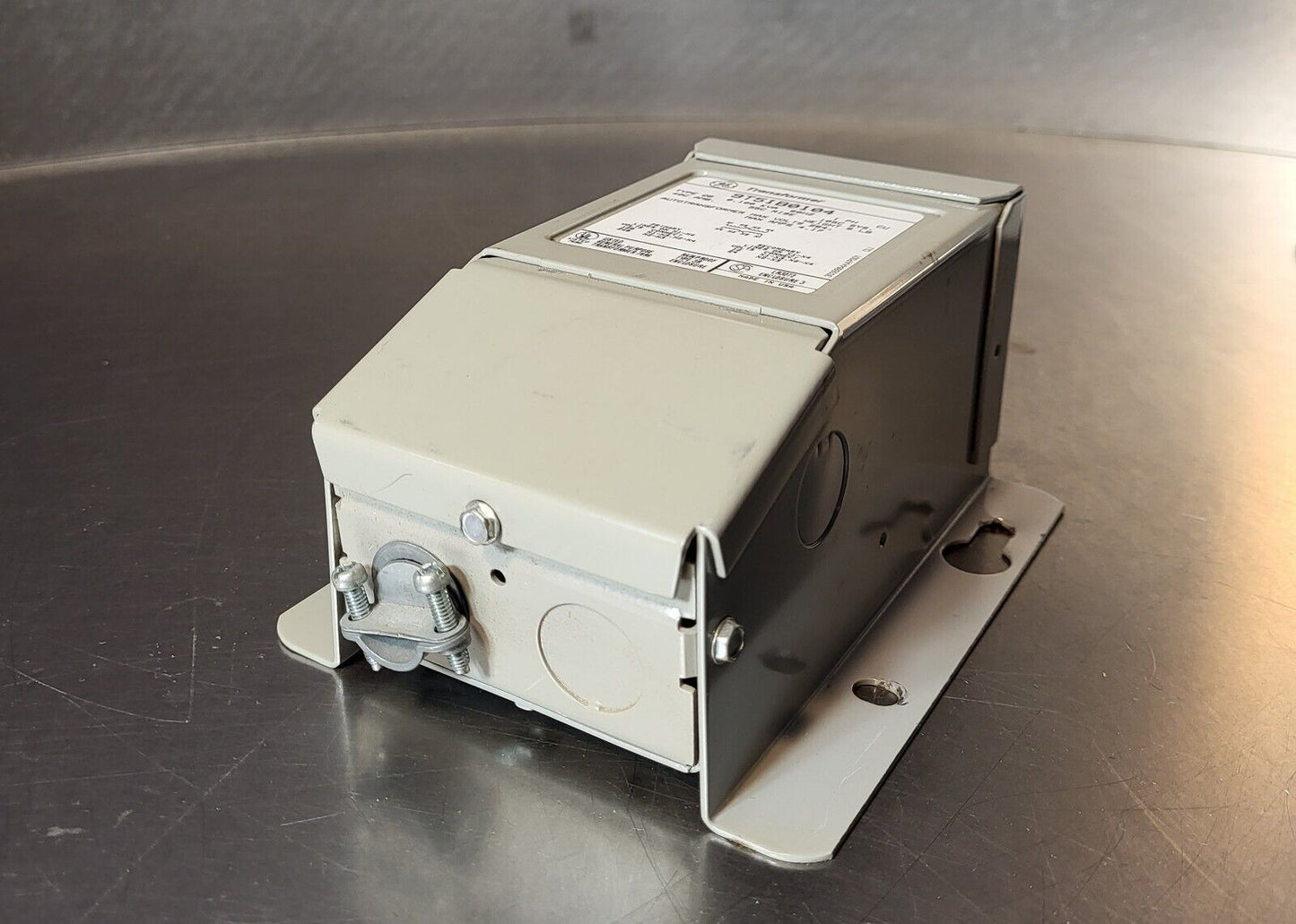 GE 9T51B0104 Buck Boost Transformer 1ph 100va 120/240v-ac 12/24v-ac.     Loc4E35