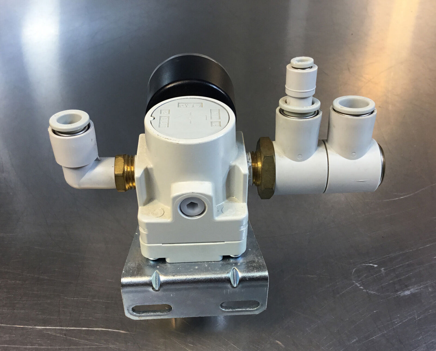 SMC  AR20-02B-1-A  Pneumatic Regulator      6B