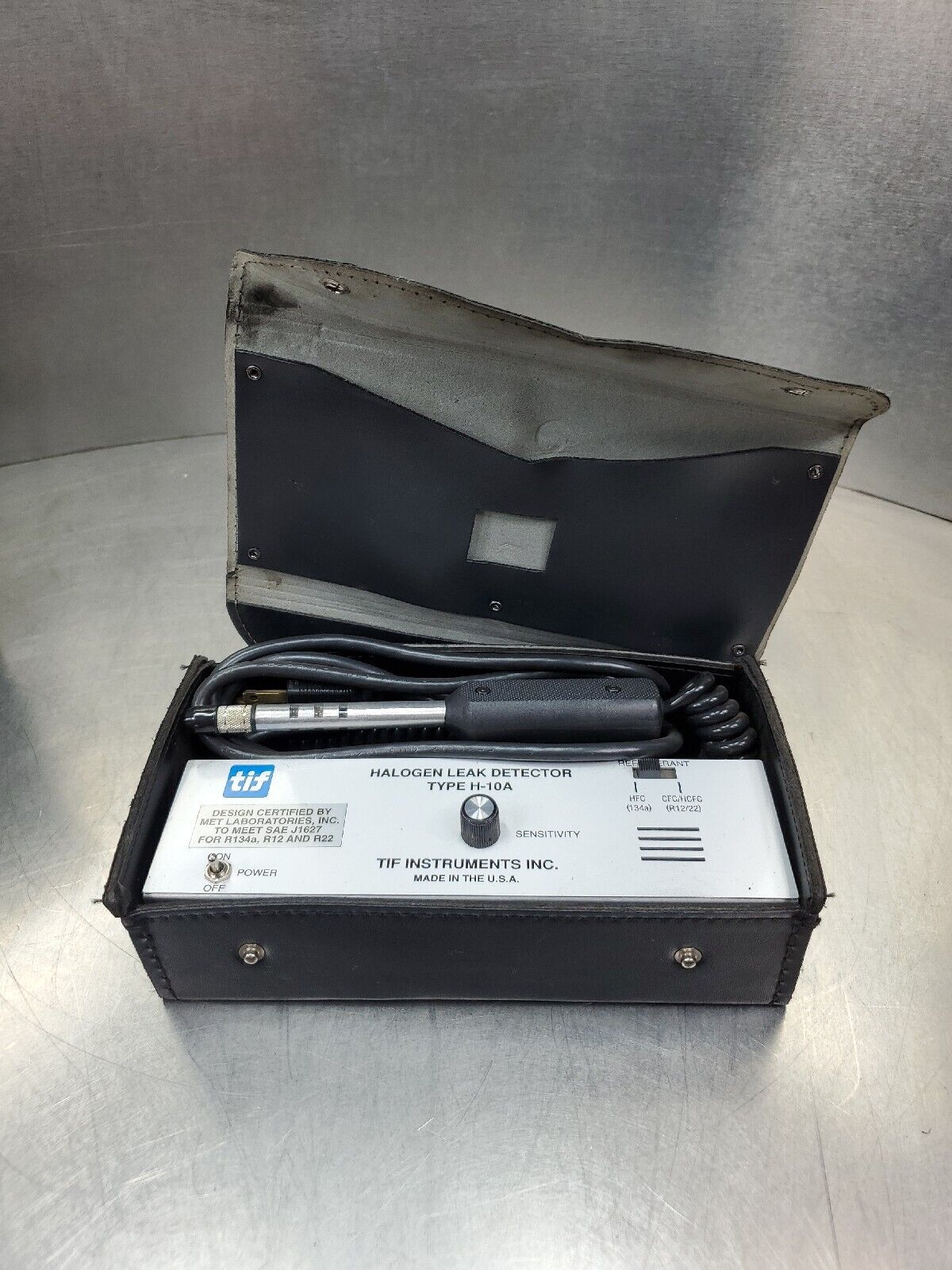 TIF INSTRUMENTS TYPE H-10A HALOGEN LEAK DETECTOR.                          6E-19