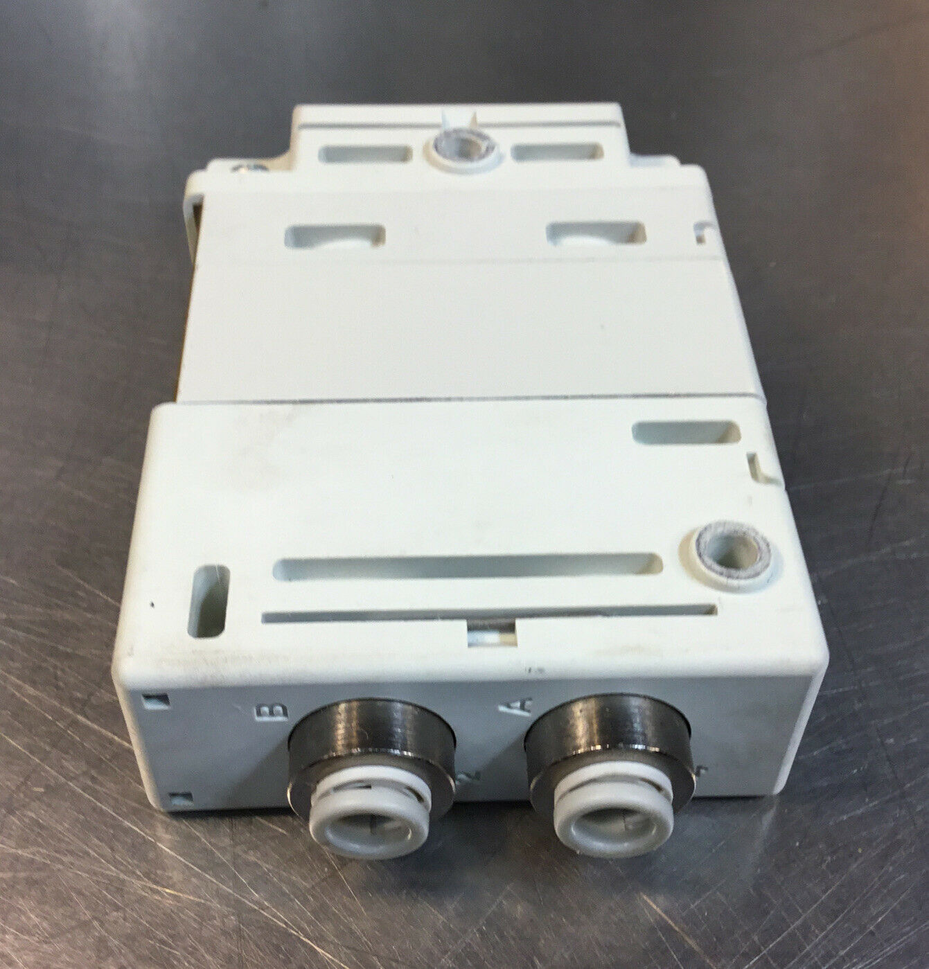 SMC  VQ2000-FPG  Pneumatic Valve    6D